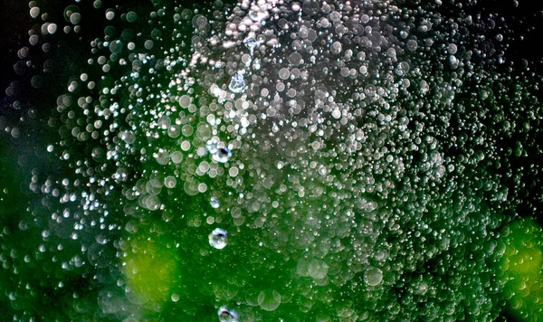 Drops Water Flying Green Summer Background — Stock Photo, Image