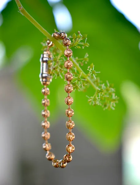 Pulseira Ouro Fechar Bolas Ouro — Fotografia de Stock