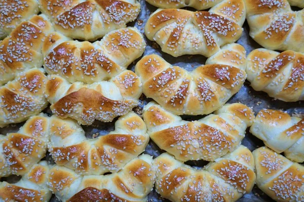 Croissant Recién Horneado Pastelería Casera Con Sésamo —  Fotos de Stock