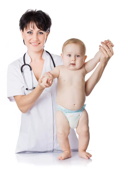 Mooie dokter en baby op een witte achtergrond. — Stockfoto