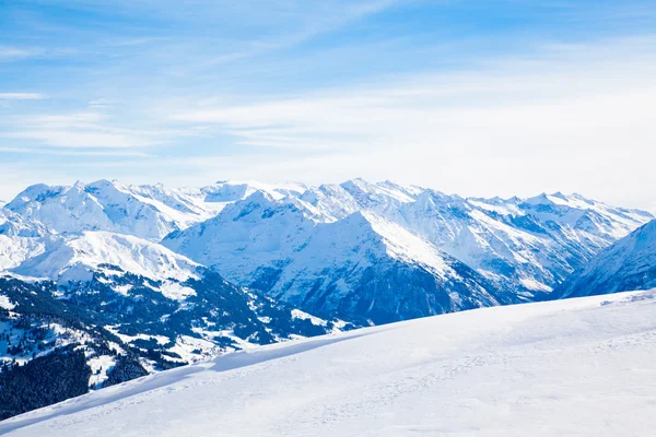 Paesaggio invernale. paesaggio montano invernale. Bellissimo inverno — Foto Stock