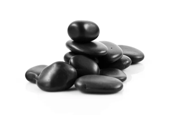 Černé masážní kameny naskládané, izolované. — Stock fotografie