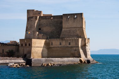 Castel dell'ovo. Kale b Castel dell ovo, orta yaşlı