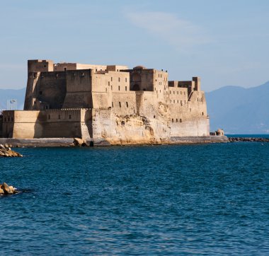 Castel dell'ovo. Kale b Castel dell ovo, orta yaşlı