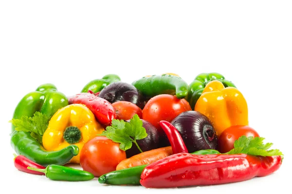 Čerstvá zelenina, izolované na bílém pozadí. zdravé stravování. s — Stock fotografie