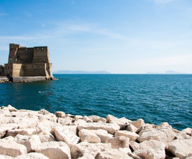 Castel dell'ovo. Kale b Castel dell ovo, orta yaşlı