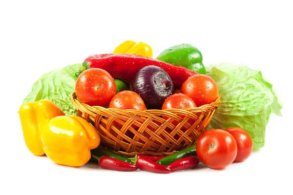 Fresh vegetables in basket isolated on white. Bio Vegetable. Co — Stock Photo, Image