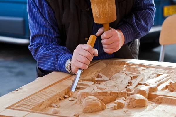 Herramienta de carpintero de cincel de madera Gouge. Obra de artista . —  Fotos de Stock