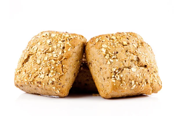 Pão sobre um fundo branco. deliciosos pães isolados em branco — Fotografia de Stock