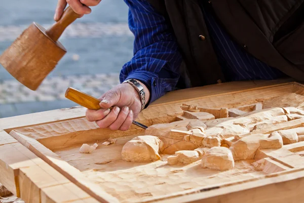 Guts hout beitel timmerman hulpmiddel. werk van kunstenaar. — Stockfoto