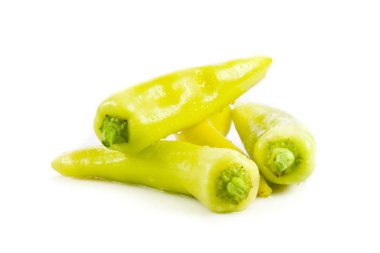 Beyaz bir arka plan üzerinde izole kırmızı biber (biber)