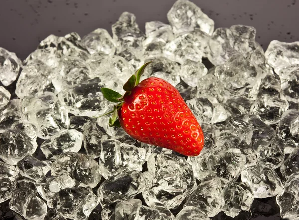 Strawberry on black background. strawberries with ice cubes on — Stock Photo, Image