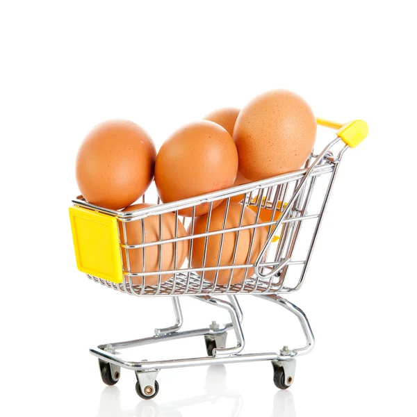 Eggs in the shopping cart isolaten in white. Brown eggs in the b — Stock Photo, Image