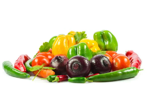 Frisches Gemüse isoliert auf weißem Hintergrund. Gesunde Ernährung. s — Stockfoto