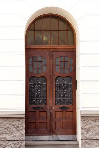 Vecchia porta in legno . — Foto Stock