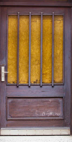 Παλιά ξύλινη πόρτα. — Φωτογραφία Αρχείου
