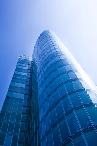 Bürogebäude. moderne Glassilhouetten von Wolkenkratzern — Stockfoto