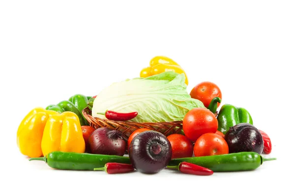 Fresh vegetables in basket isolated on white. Bio Vegetable. Co — Stock Photo, Image