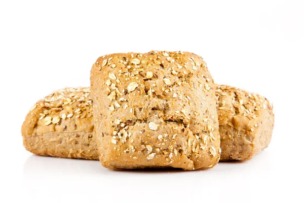 Bröd på en vit bakgrund. läckra bullar isolerad på vit — Stockfoto