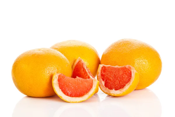 Грейпфруты. грейпфрут изолирован на белом фоне — стоковое фото