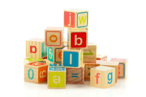Leksakstärningar av trä med bokstäver. Alfabetsblock av trä. — Stockfoto