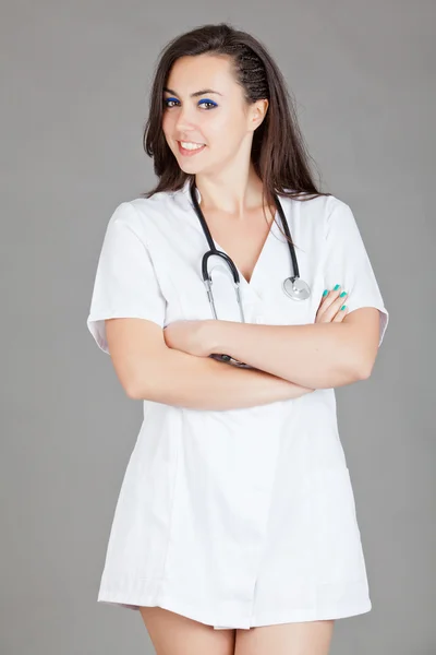 Ritratto di una dottoressa amichevole. felice giovane sorridente femminile — Foto Stock