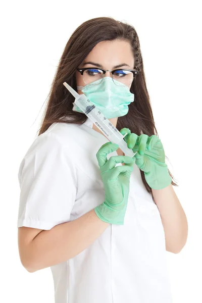 Doktor kvinna med medicinska spruta. ung kvinnlig läkare med syri — Stockfoto