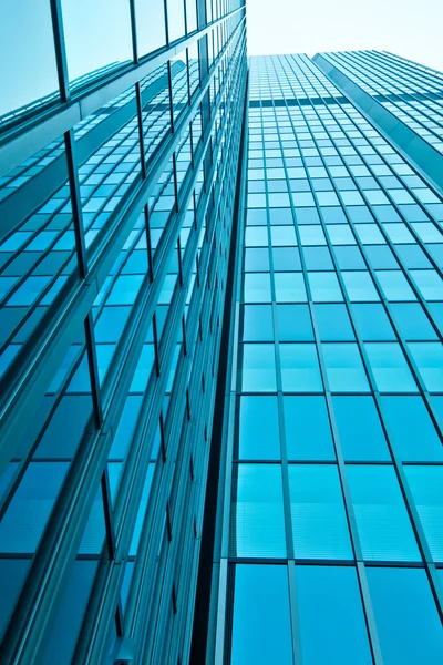 Bürogebäude. moderne Glaswand eines Wolkenkratzers — Stockfoto