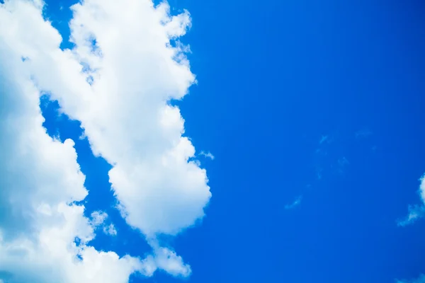 Clouds and clear blue sky. White clouds in blue sky — Stock Photo, Image