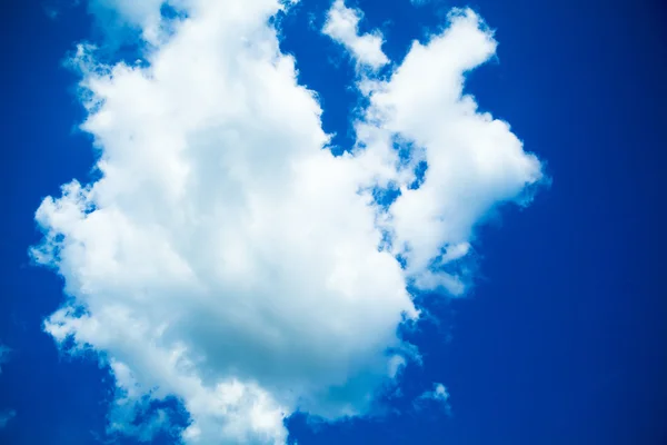 Clouds and clear blue sky. White clouds in blue sky — Stock Photo, Image