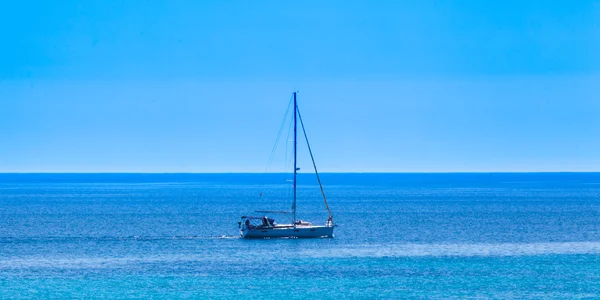 Single yacht. — Stock Photo, Image