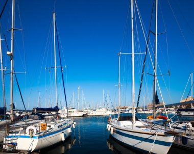 liman. tekneler Harbor. Marina deniz araçları yay