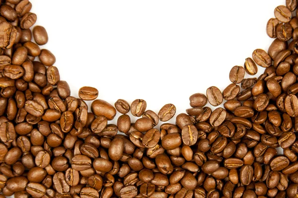 Kaffe gränsen. brun kaffebönor isolerad på vit bakgrund. — Stockfoto