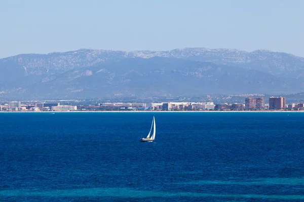 Single yacht. — Stock Photo, Image