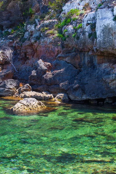 Βάρκες στο λιμάνι. τόξο σκαφών στην Μαρίνα — Φωτογραφία Αρχείου