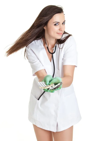 Médico mulher com pílulas na mão . — Fotografia de Stock