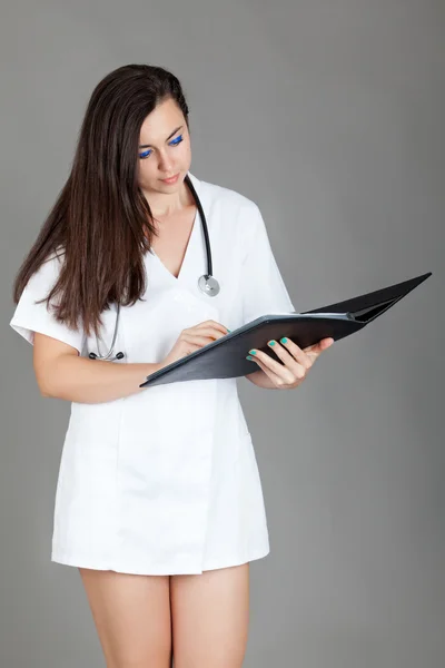 Médecin femme avec stéthoscope . — Photo