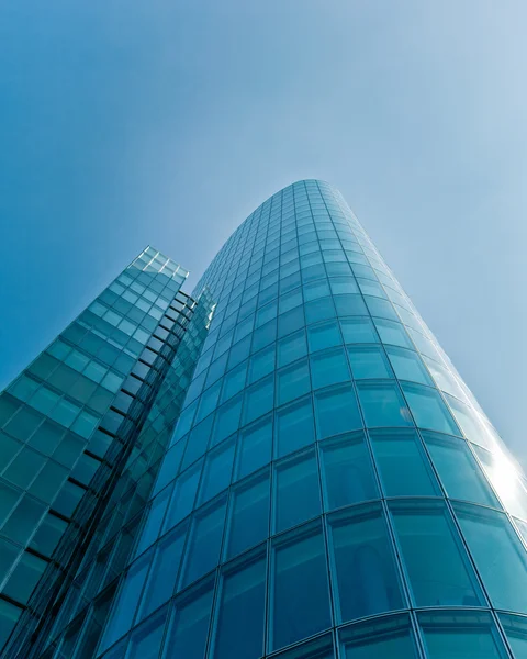 Moderne Glassilhouetten von Wolkenkratzern. Geschäftsgebäude — Stockfoto