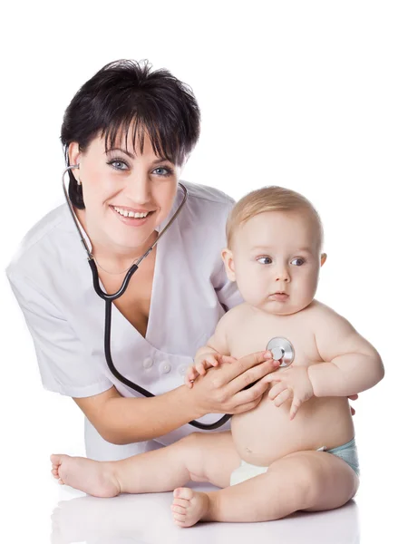 Mooie dokter en baby op een witte achtergrond. Stockfoto