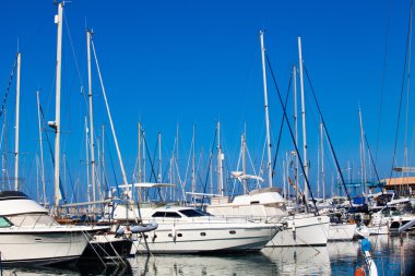 tekneler Harbor. Marina deniz araçları yay