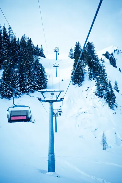 Wyciąg narciarski z krzesła — Zdjęcie stockowe