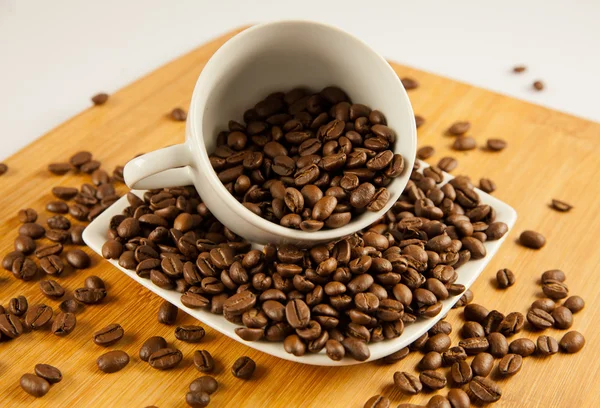 Coffee beans. coffee beans in a cup. — Stock Photo, Image