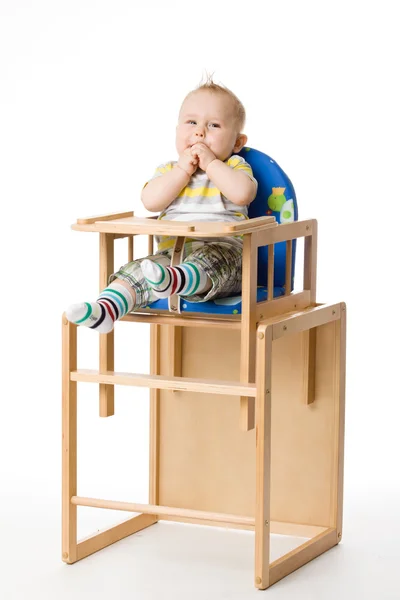 Bebê sentado em cadeira alta. — Fotografia de Stock