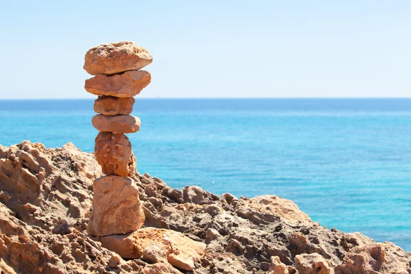 Stack of stones on a seashore. — Stock Photo, Image