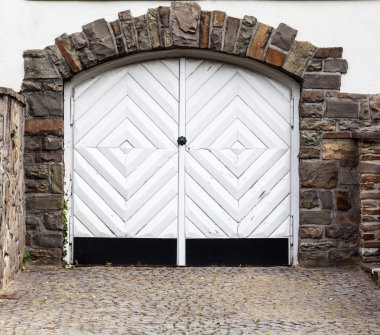 ahşap kapı bir ev. eski ahşap kapı.