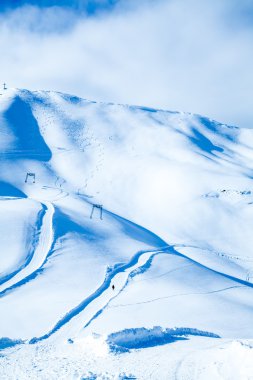 Kış manzarası. dağlar kış manzara. güzel kış