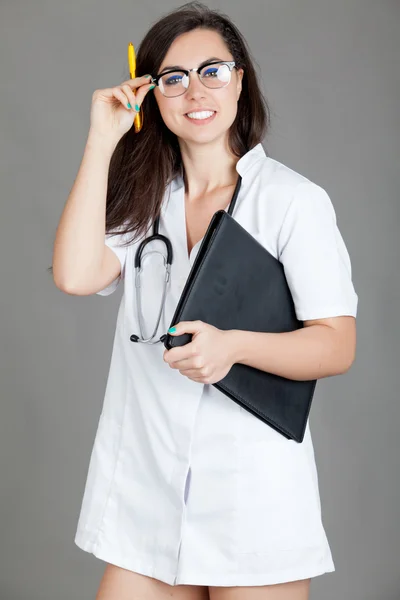 Médecin femme avec stéthoscope . — Photo