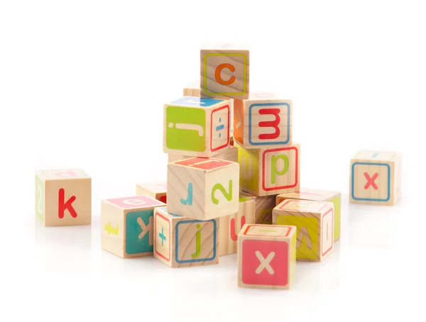 Алфавитные кубики с буквами — стоковое фото