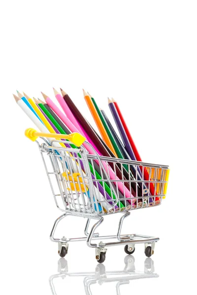 Lápices de color en el carrito de la compra . — Foto de Stock