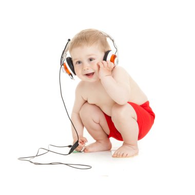Kulaklıklı bebek. Genç DJ